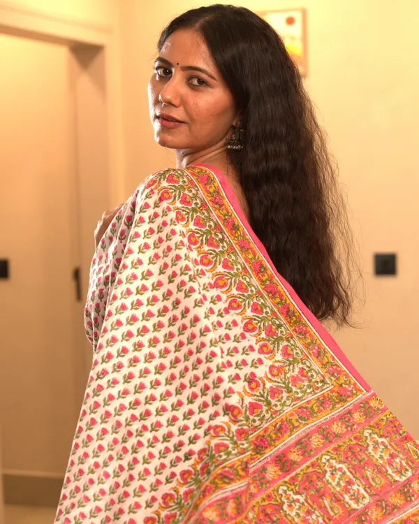 White_Cotton_Butti_Hblock_Print_Mul_Saree_With_Tassels_For_Women